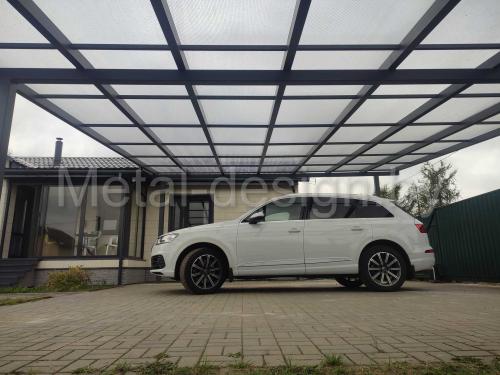 Навес для двух машин с прозрачным поликарбонатом