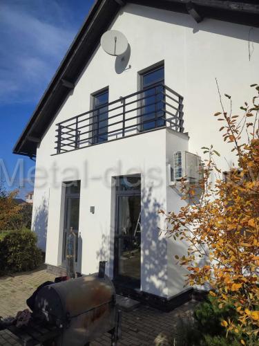 Ограждение балкона из металла в классическом стиле