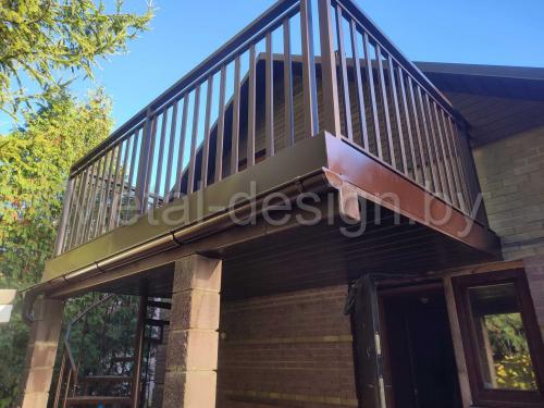 Ограждение открытого балкона в частном доме